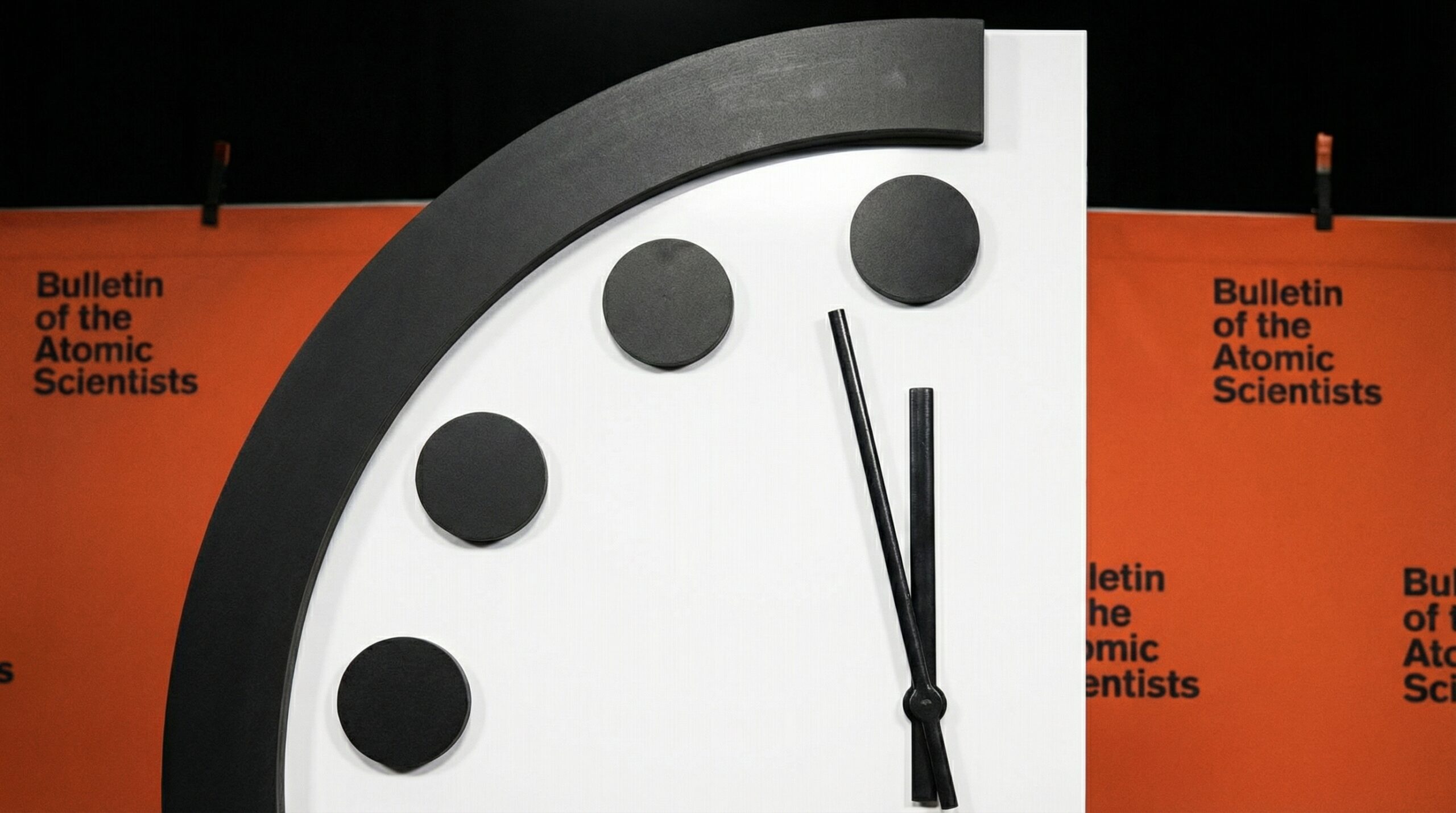 Reloj del Apocalipsis a 85 segundos por IA