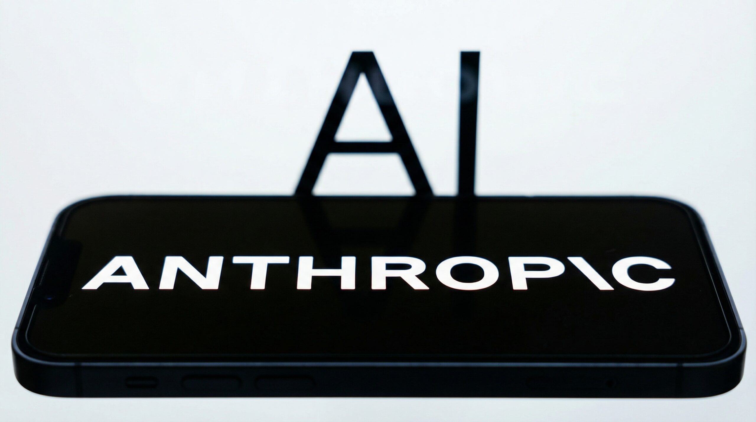 Editores musicales demandan a Anthropic por $3B